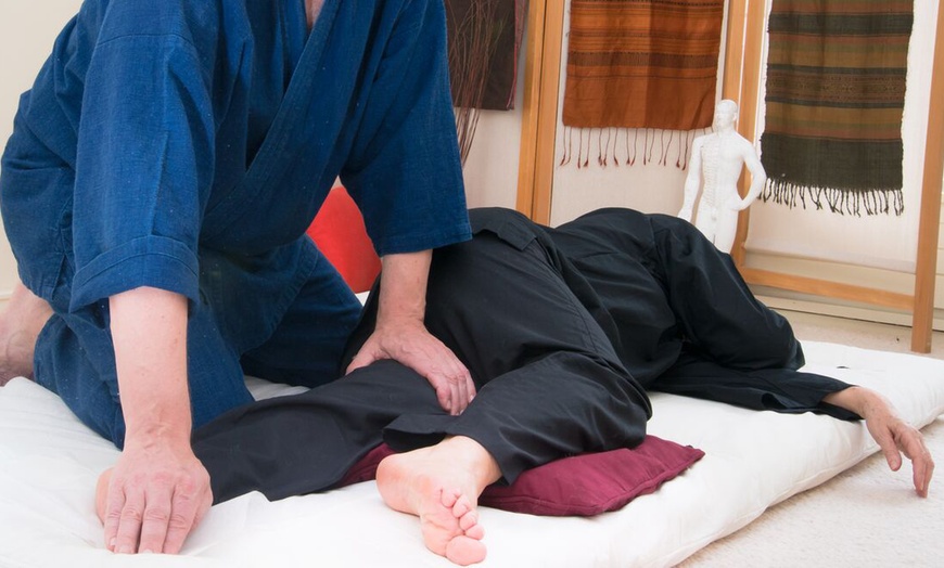 Image 4: Détente avec 1h de shiatsu