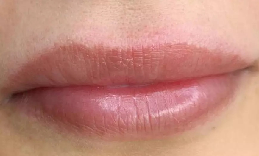 Image 3: Met Semi-permanente make-up vollere strakkere lippen