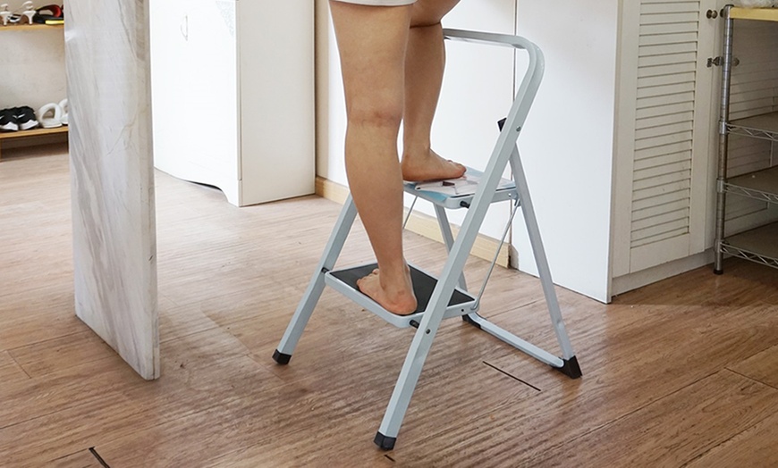 Image 2: Two-, Three- or Four-Step Folding Ladder