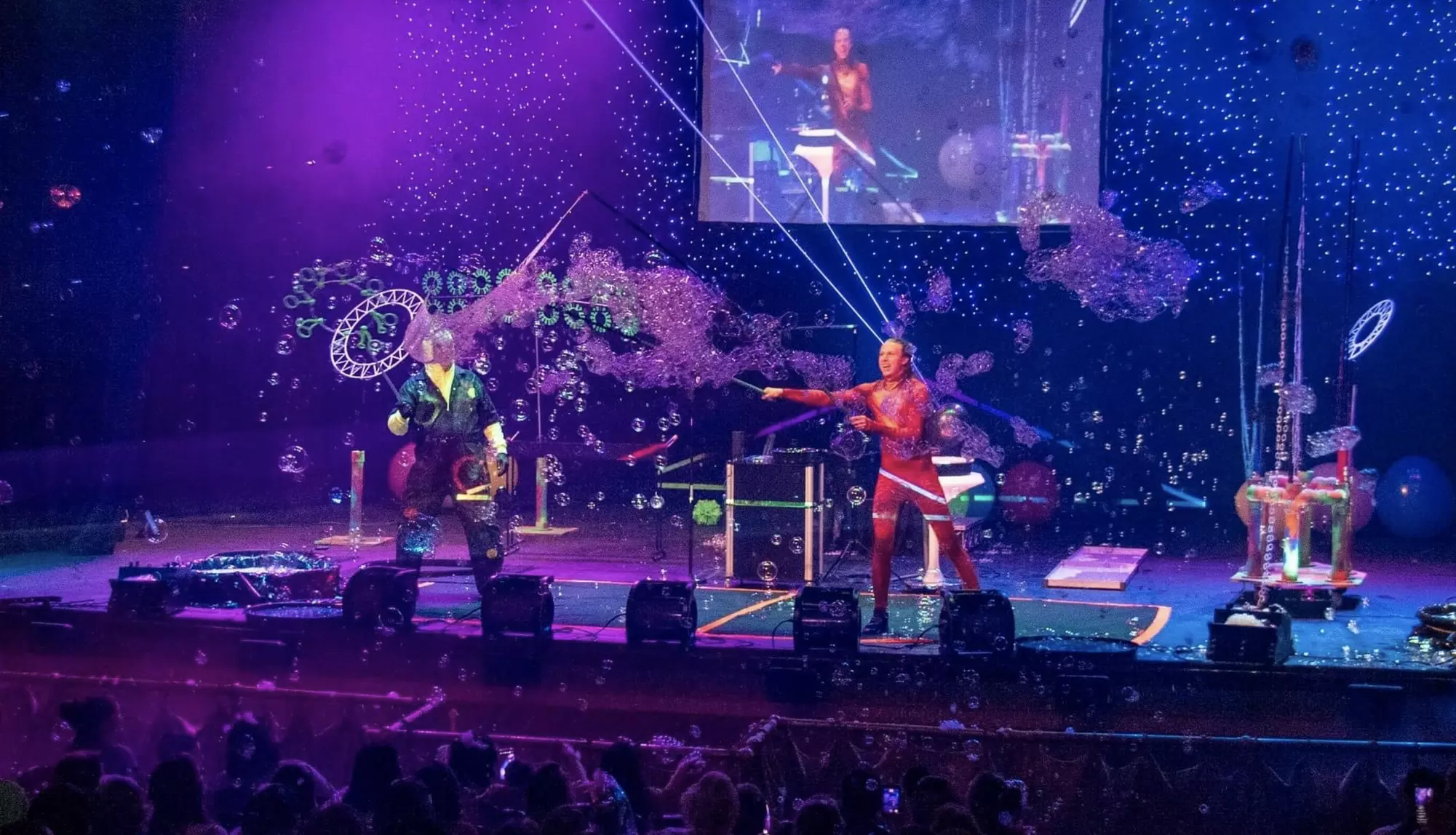 Spheres Bubble Show (August 1–14) - Second Medium