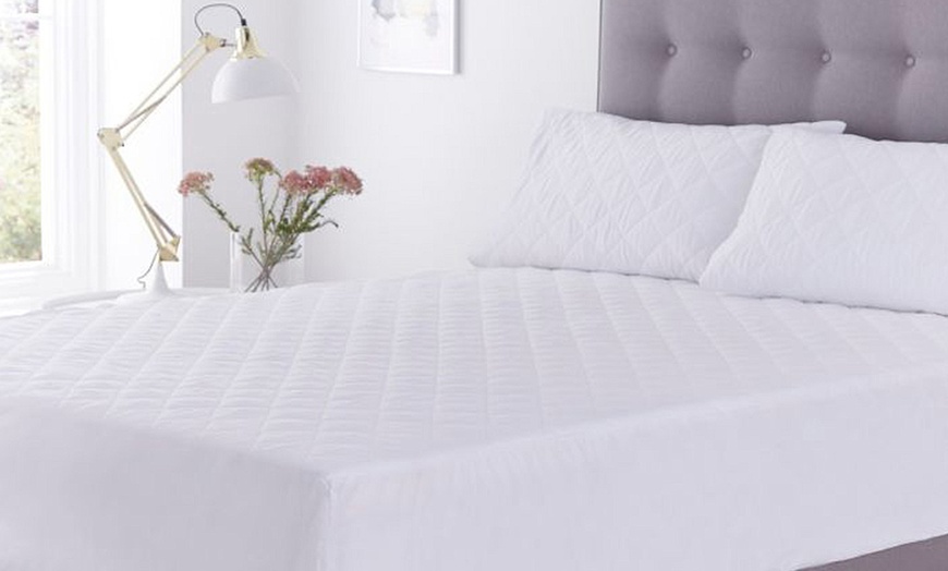 Image 1: Silentnight Spring Non-Allergenic Mattress Topper