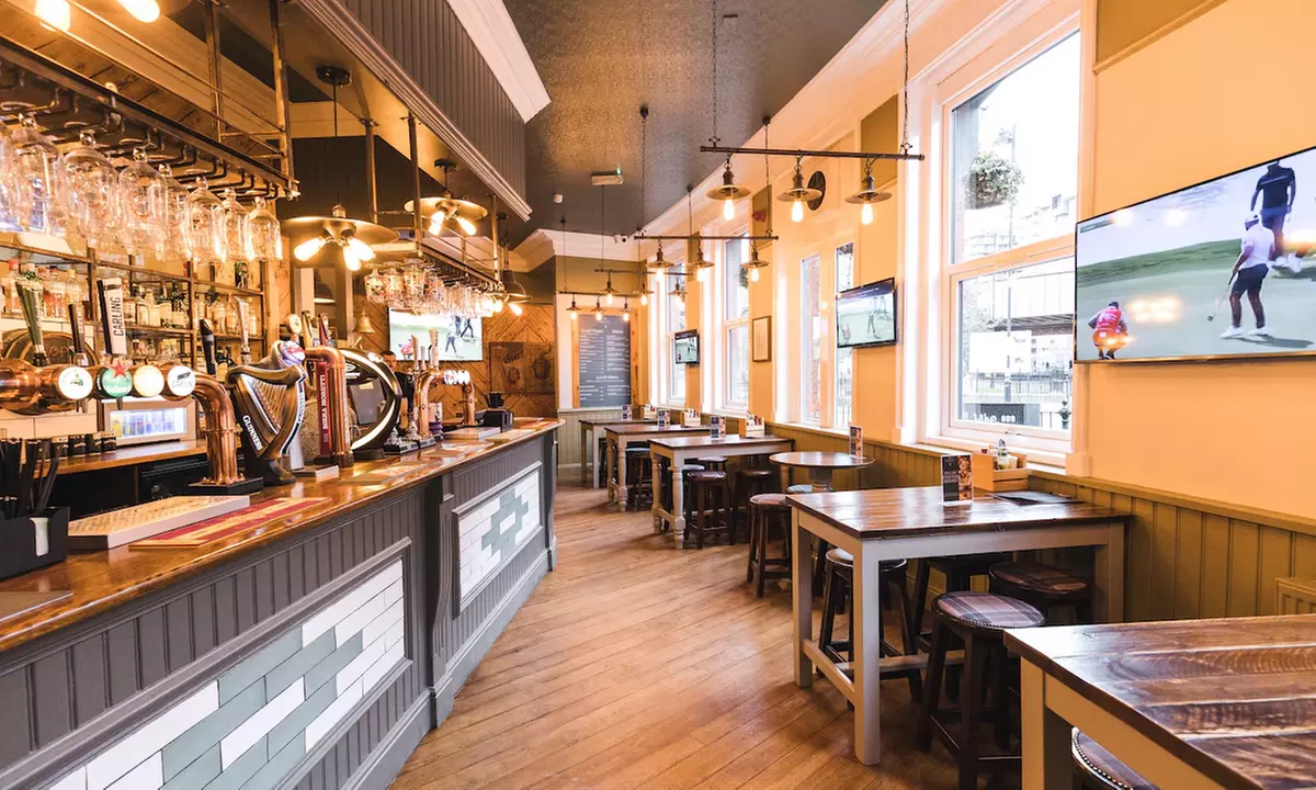 Manchester: One Night w/Breakfast, Optional Bottle of  Prosecco&Dinner