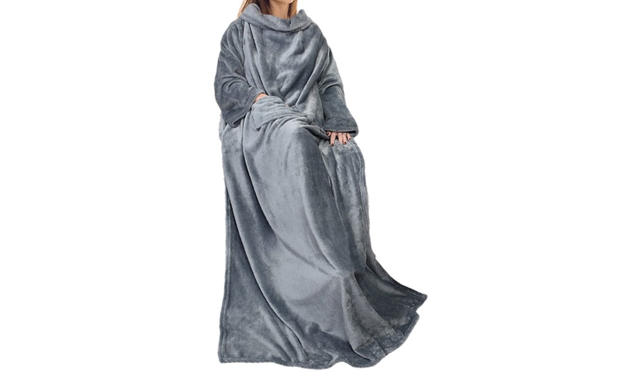 Image 9: Wearable Blanket with Sleeves and Pocket
