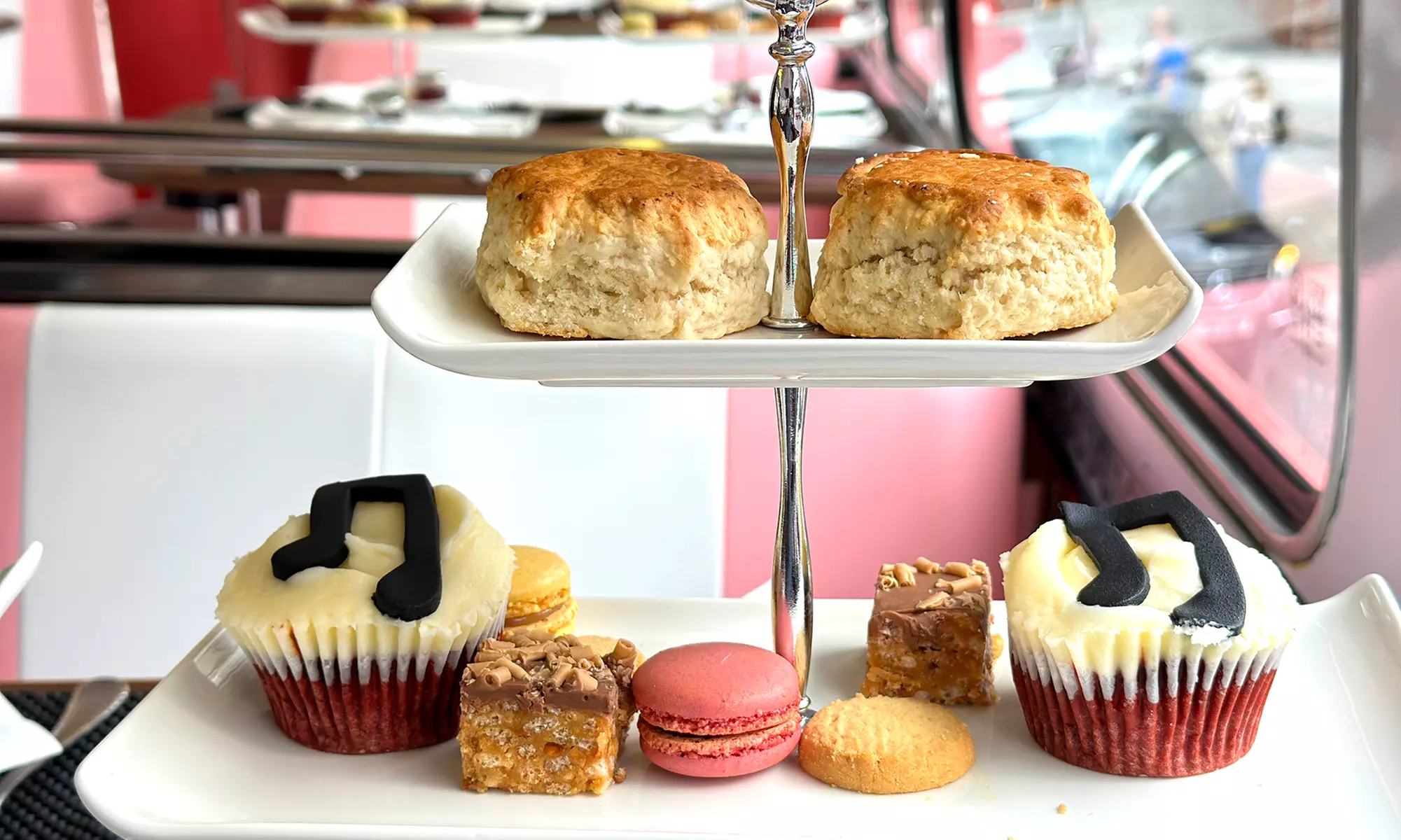 Afternoon Tea Bus with Panoramic Tour of London with Golden Tours Up