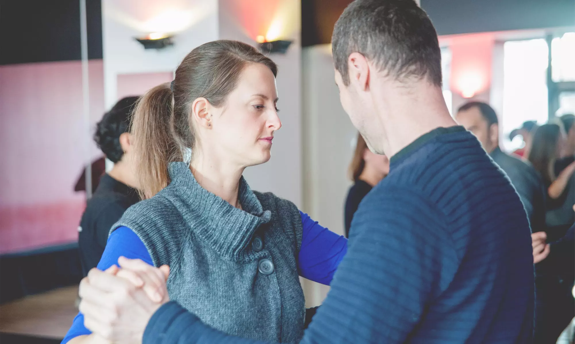 Bis zu 90 Min. Salsa oder Bachata-Anfänger-Stunde für 1 Person (56% sparen) - Second Medium