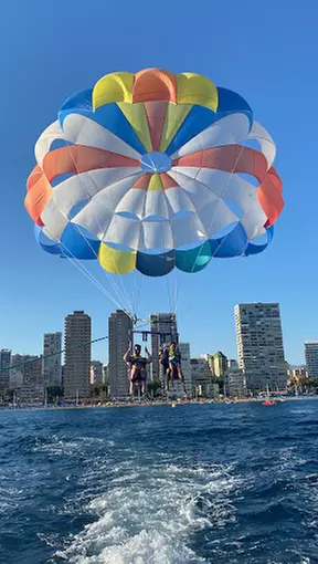 Vuelo en parasailing para hasta 3 personas