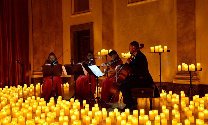 Image 6: Koncert Świąteczny i Muzyka z serialu Bridgertonowie przy blasku świec