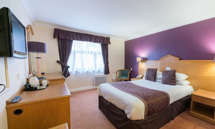 Image 8: Widnes: Standard Double Room for Two with Breakfast and Drink