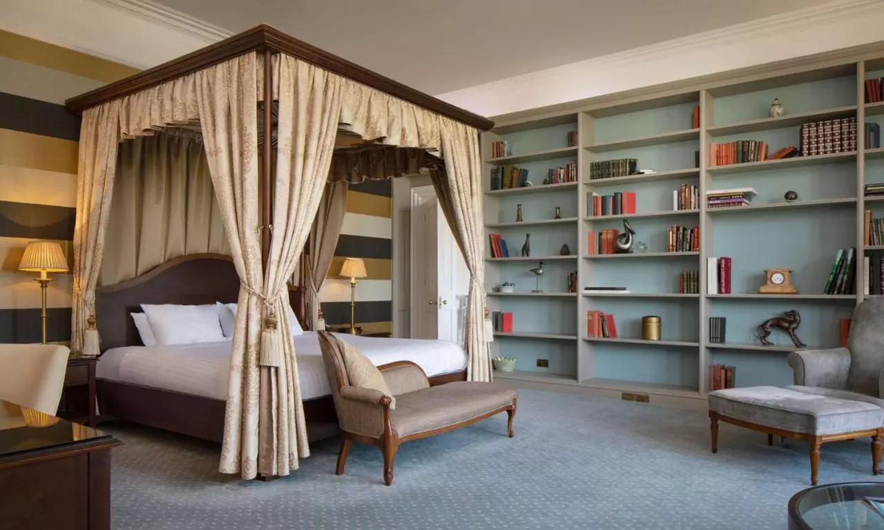 4* Warwickshire: Standard or Executive Double Room Stay with Breakfast