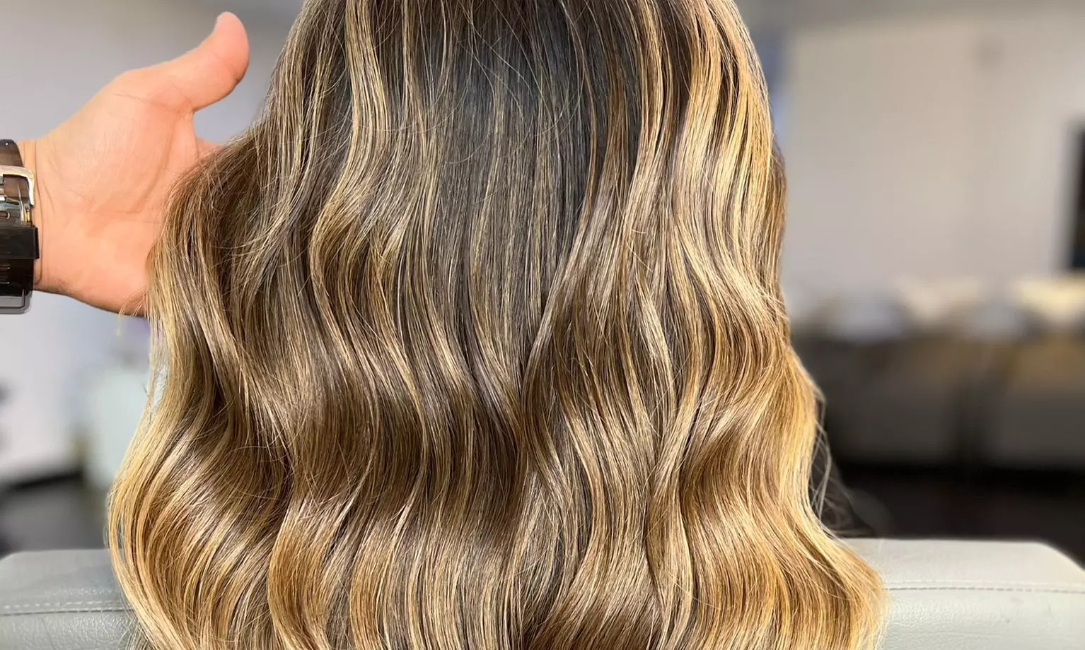 Revitaliza tu look con una sesión de peluquería con lavado, corte y peinado y opción a tinte y/o mechas al 78%