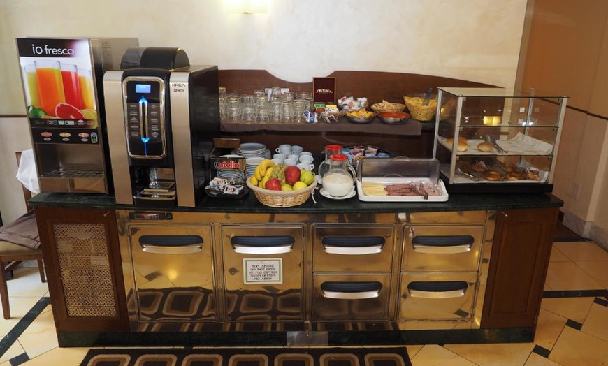 Image 12: Rome: Double Room with Breakfast