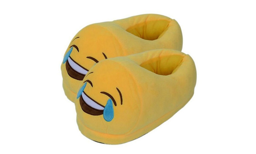 Image 5: Kids' Emoji Slippers 