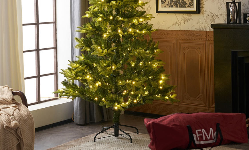 Image 14: Pre-Lit Christmas Tree