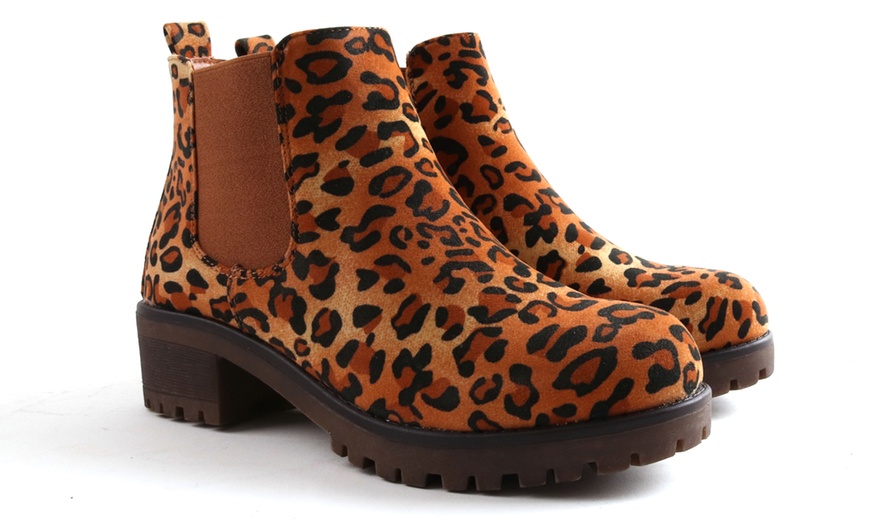 Image 1: Women's Leopard Chelsea Boots