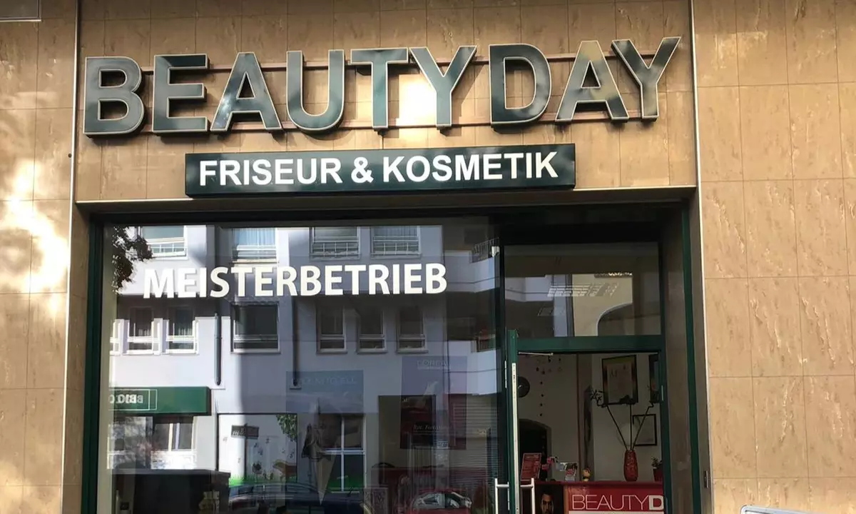 Damen-Haarschnitt optional mit Oberkopfsträhnen