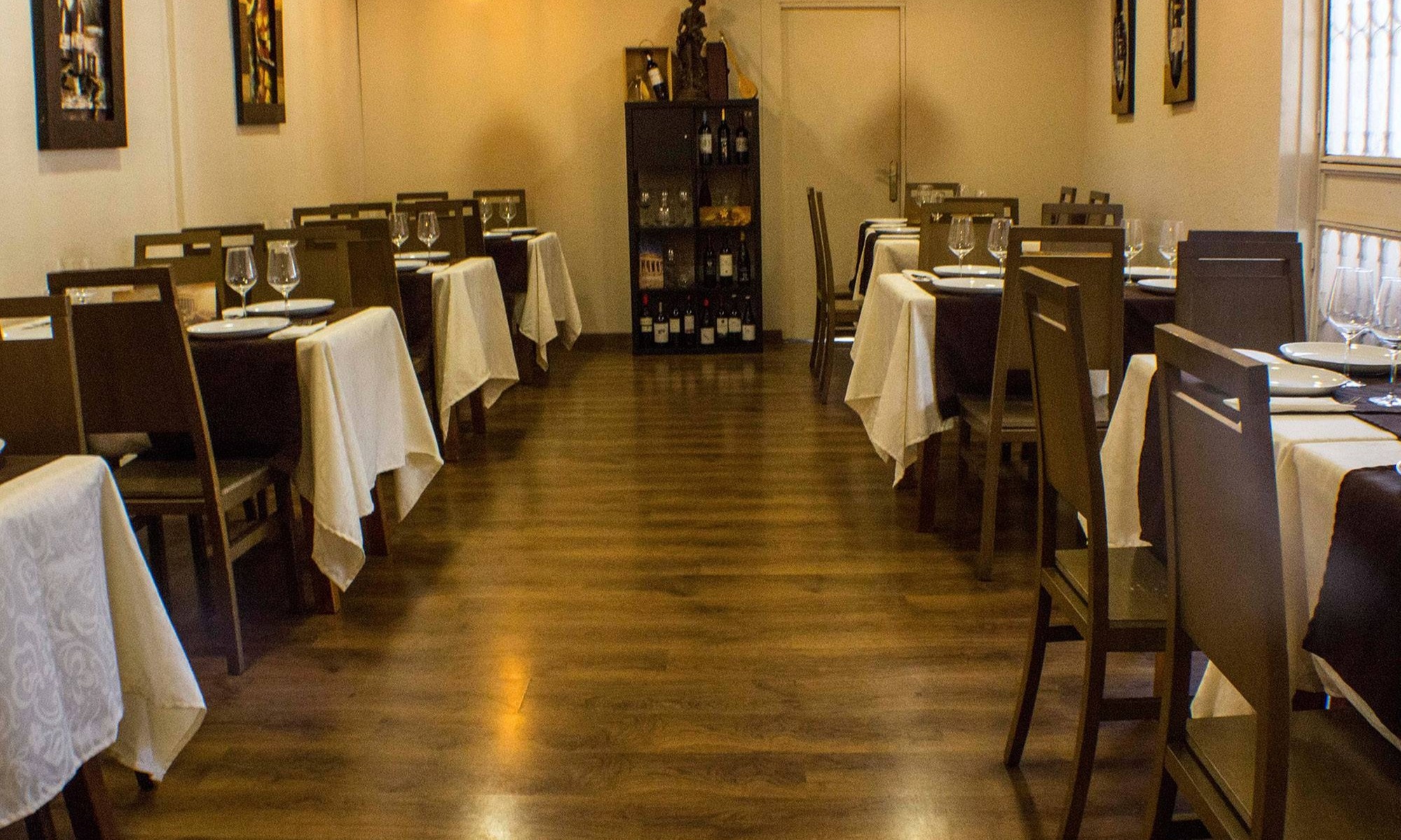 Menú para 2: Entrantes, principales, postres y bebidas o chuletón