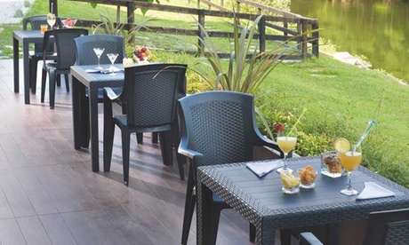 Tavolo quadrato King con effetto rattan Ipae disponibile in 2 colori