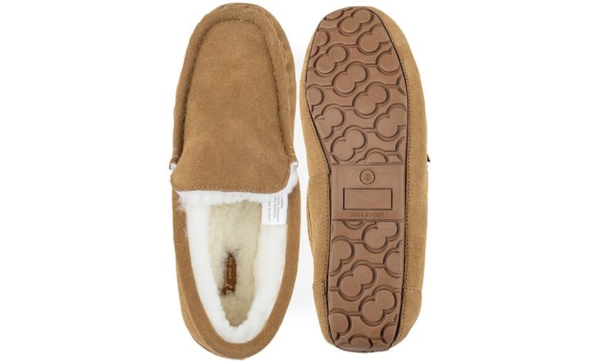 Image 5: Redfoot and Goodwin Smith Men's Sheepskin Mule Slippers