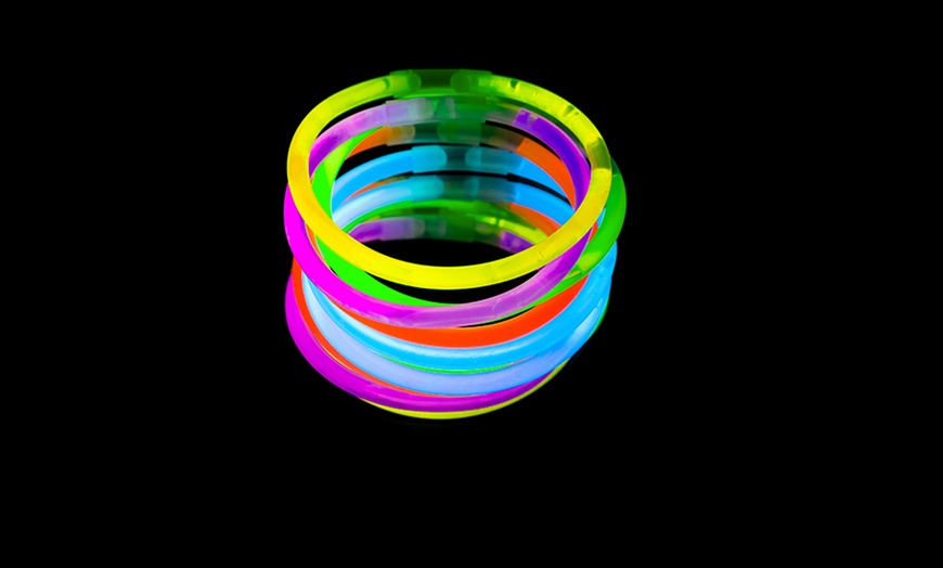 Image 10: 100 Glow Power 8" Glow Sticks