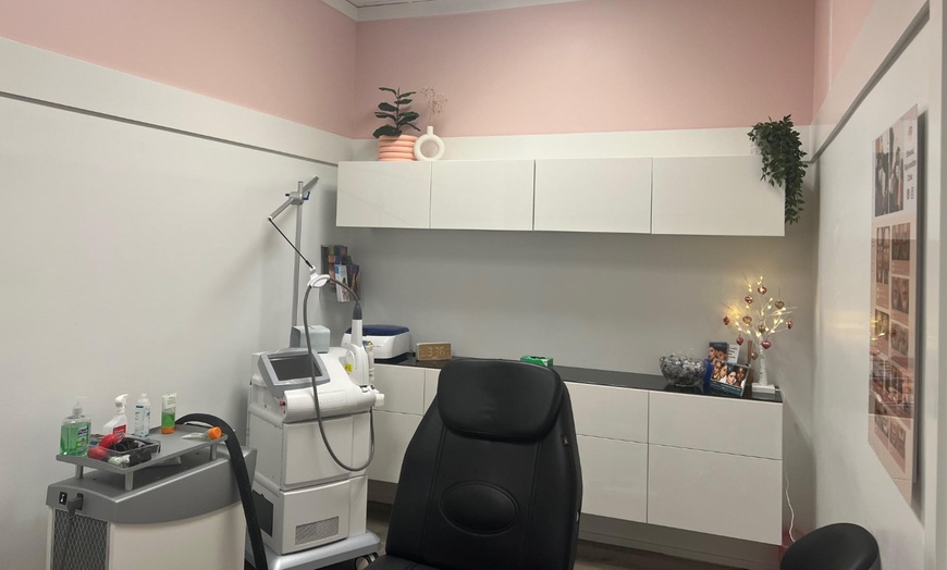 Image 4: 6 Laser Hair Removal Sessions on One Small, Medium or Large Area