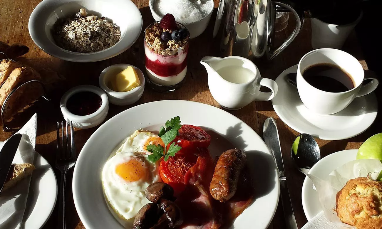 4* Bristol: Double or Twin Room Stay with Breakfast, Prosecco & More