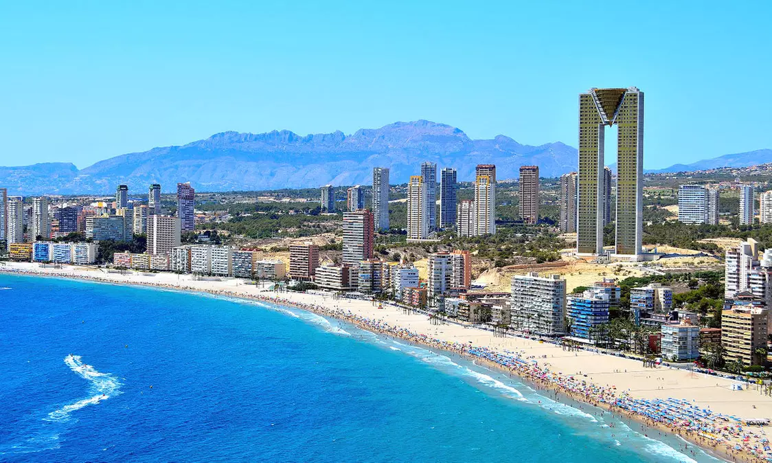 Benidorm : 7 nuits en hébergement pour 2 personnes et visite de la ville avec Fullmoon - Primary Image