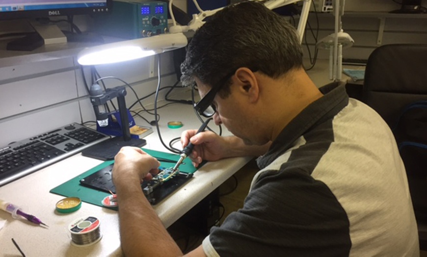 Image 4: One-Day iPhone Repair Course 