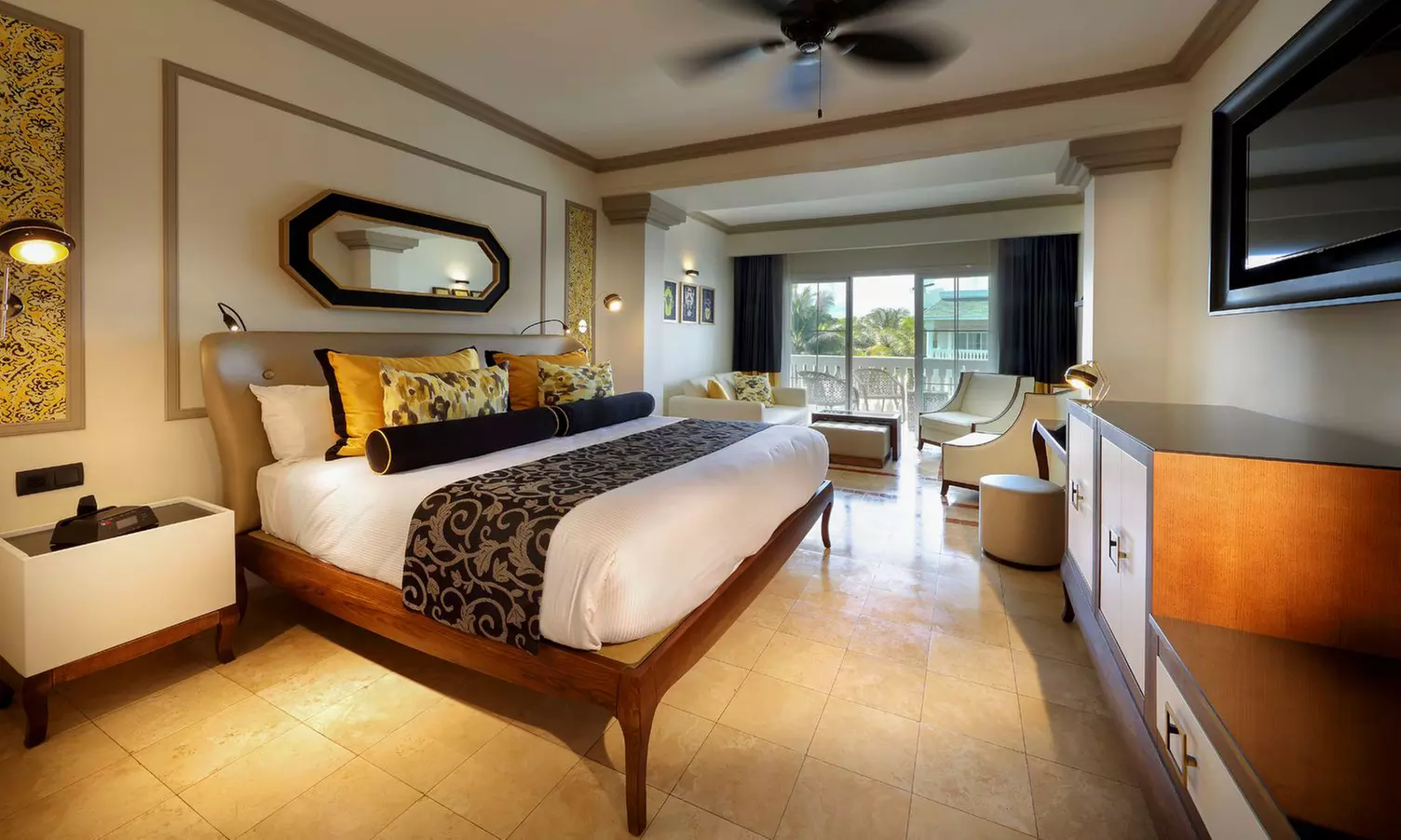 ✈ 4-Night All-Incl Grand Palladium Lady Hamilton Vacation with Air