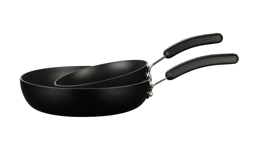 Image 2: Circulon Frying Pan Two-Pack