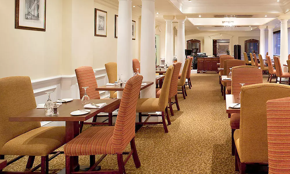 Winchester: 4* Classic Double Room with Breakfast and Late Check-out