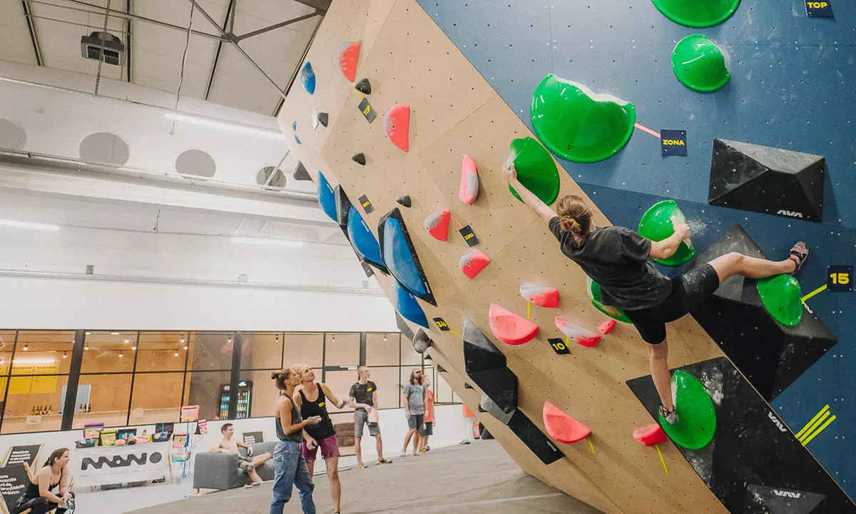 Do 21% zniżki na Wspinaczka - pod dachem w West Bouldering