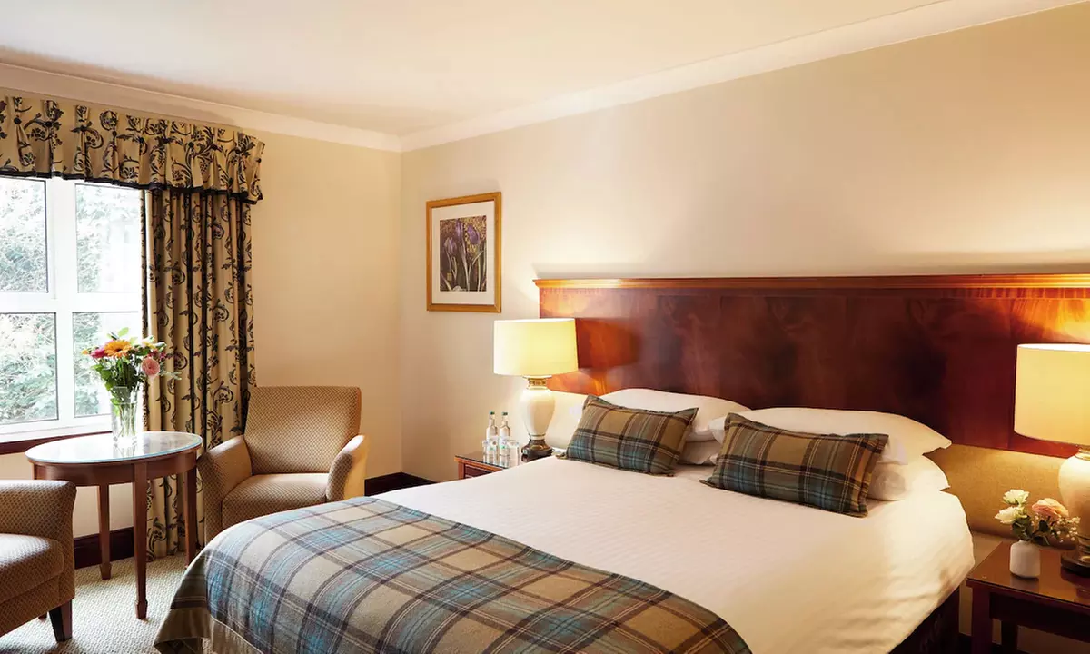 4* Falkirk: Double Room Stay with Optional Breakfast & 2-Course Dinner