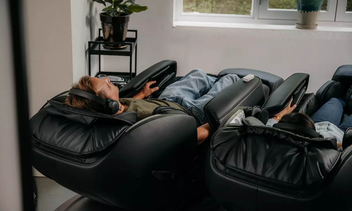 Betreed de oase van ontspanning: Full Body massagestoel in hartje Adam