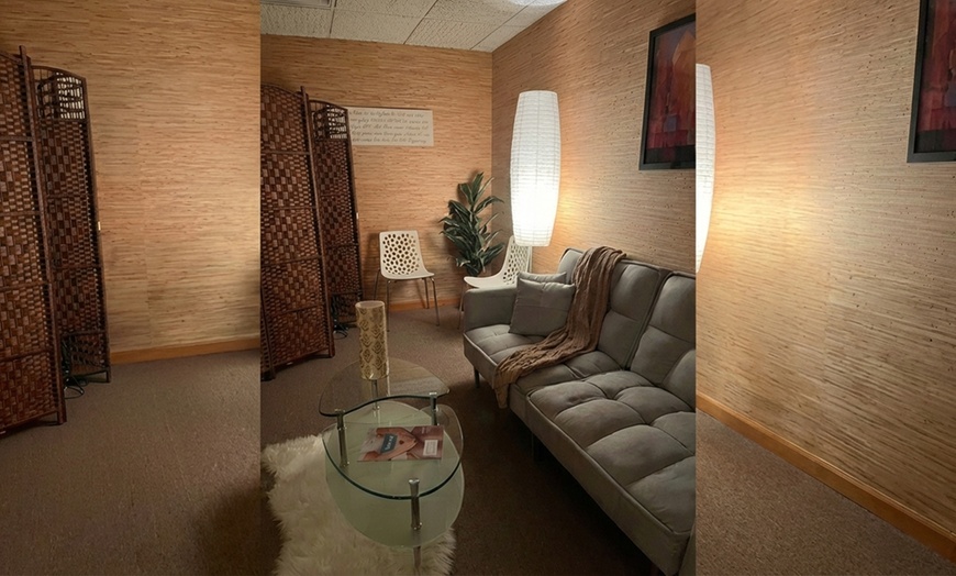 Image 3: Couples Wellness Package: Swedish Massage, Aromatherapy & Facial