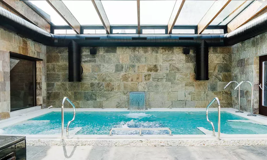 Image 5: Circuito spa para 1 o 2 personas con copa de cava y opción a masaje 
