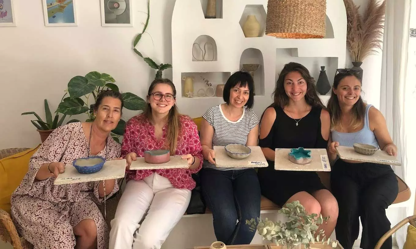 Taller de cerámica con opción a dos copas de vino para 1 o 2 personas