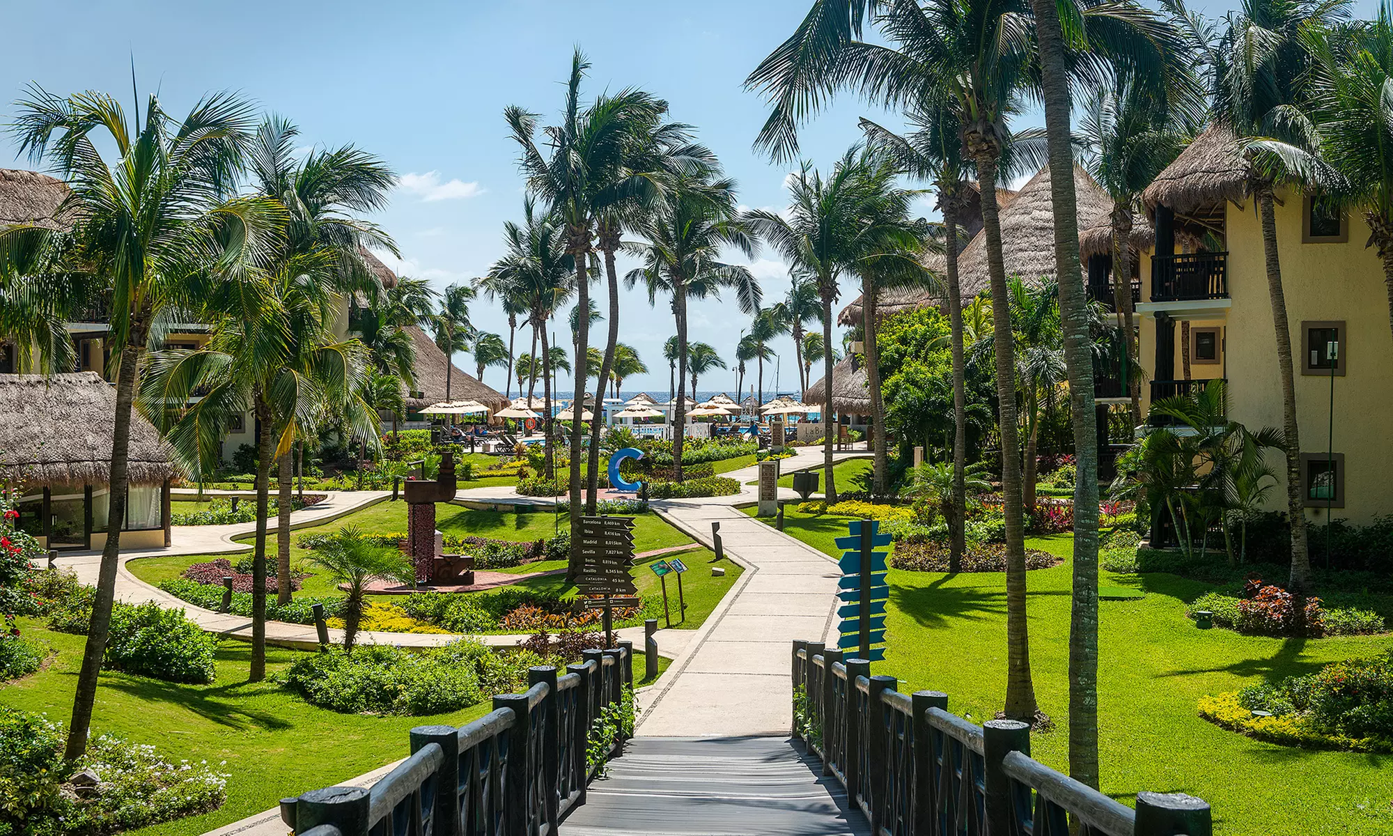 ✈3 or 5 Night All-Incl. Catalonia Riviera Maya Trip from Travel by Jen