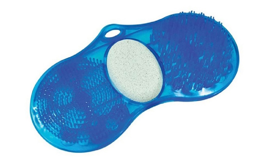 Image 2: In-Shower Foot Scrubber