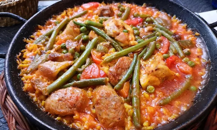 ¡Plan disfrutón a la vista! Paellita, buena compañía y vistas al mar