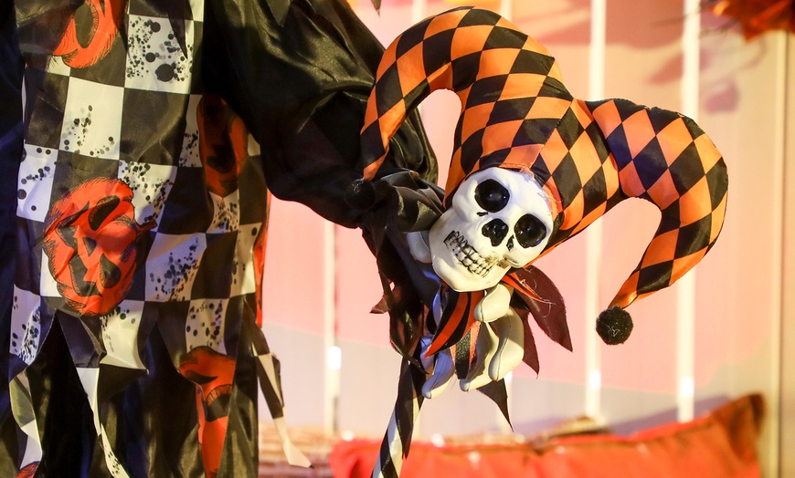 Image 33: Outsunny Voice Activated Halloween Animatronics Witch