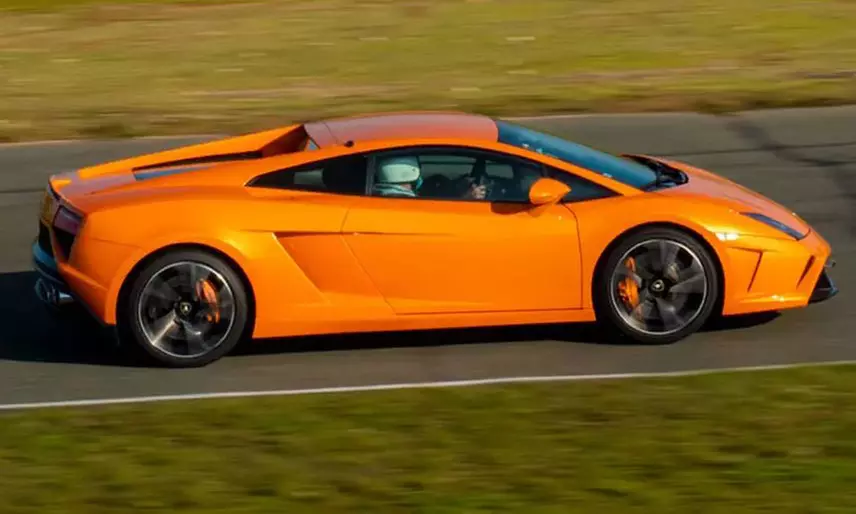 Vibrez au volant de votre bolide préféré : 2 tours de circuit