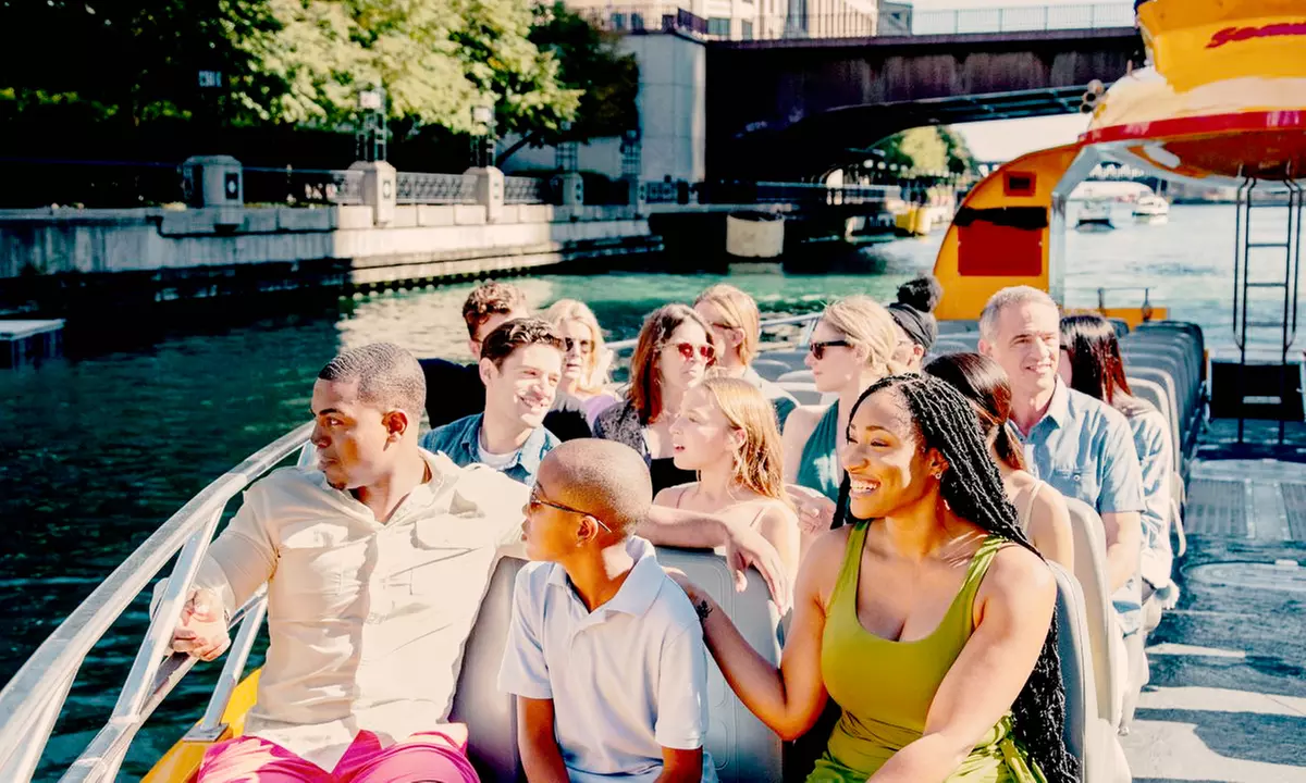 Seadog Architecture Tour on the Chicago River by City Cruises