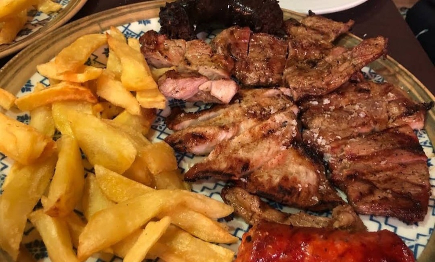 Image 1: Menú de carne a la brasa y vino para 2 o 4 personas en Entrevinos