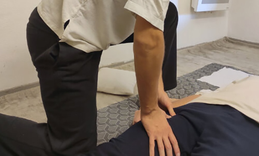 Image 4: Massage Shiatsu pour soulager le stress chez Benjamin Acupression