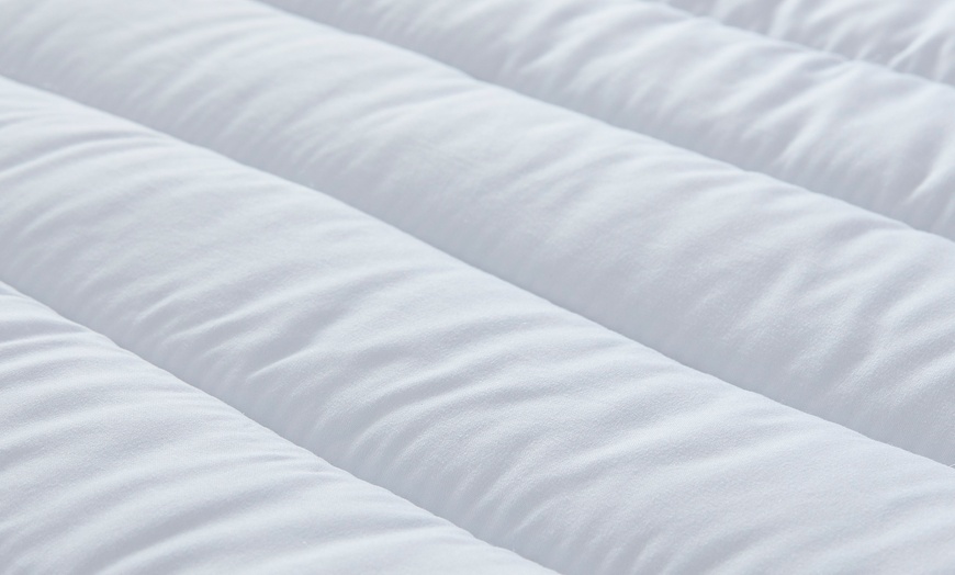 Image 4: Silentnight Deep Sleep Mattress Topper