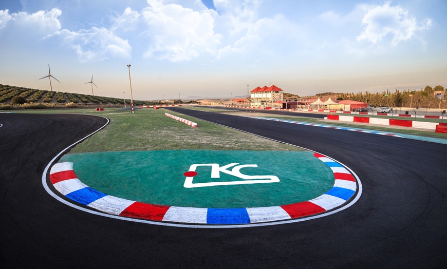 Image 2: Tanda de karting para 2 o 4 personas en Karting Campillos