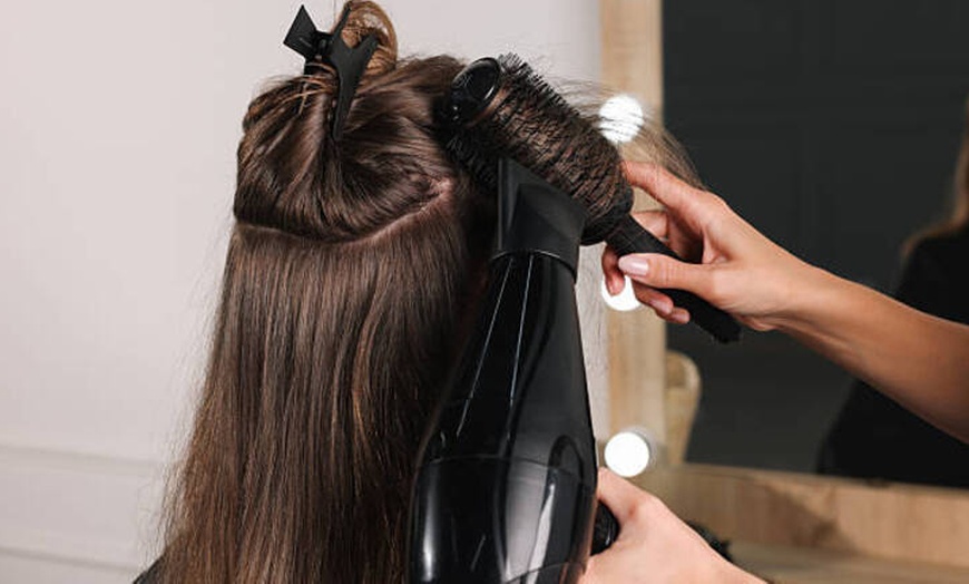 Image 8: Cambio de look con diagnóstico capilar, corte, peinado, tinte o mechas 