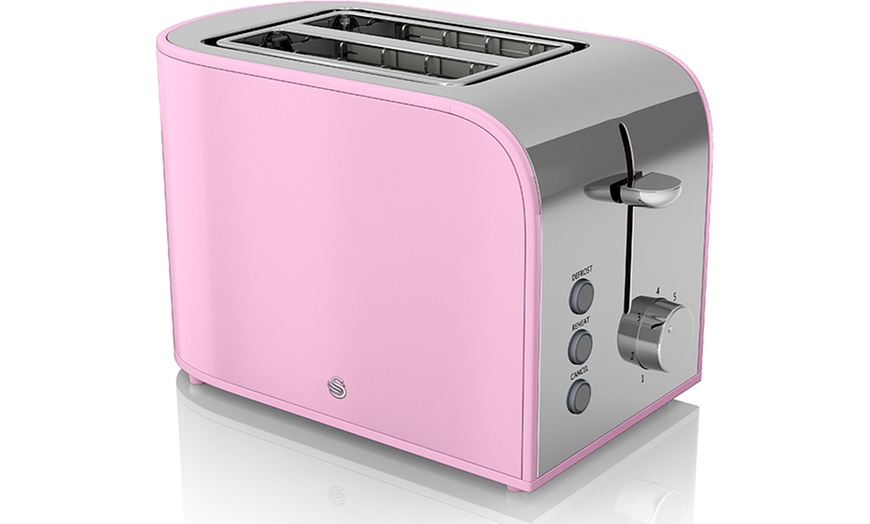 Image 7: Swan Retro Toaster