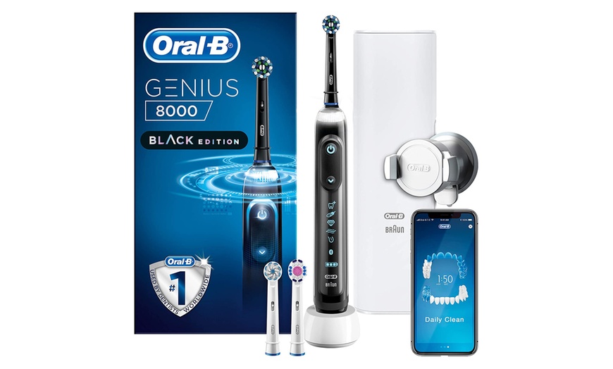 Image 4: Oral-B Genius 8000 Electric Toothbrush
