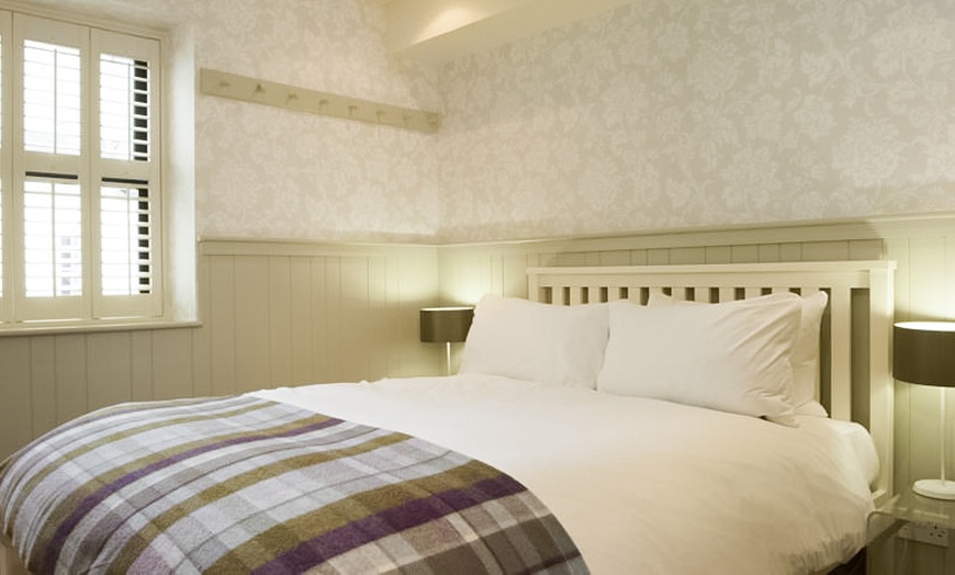 Image 5: Bristol: 4* Double or Twin Room Stay with Breakfast